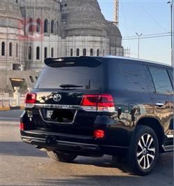 تۆیۆتا لاند کروزەر